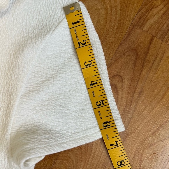 Anthropologie H15 S‘CL White Textured Cotton Knit Ruffle Hem & Back Tee - Picture 5 of 8